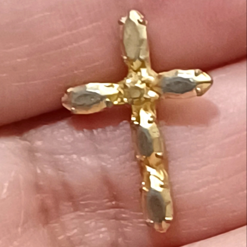 GOLD TONE CROSS LAPEL PIN